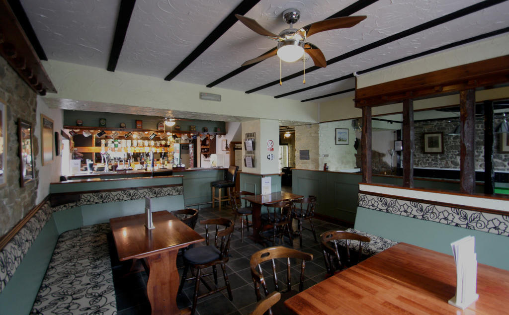 Bed and Breakfast Emlyn Arms Llanarthney Esterno foto