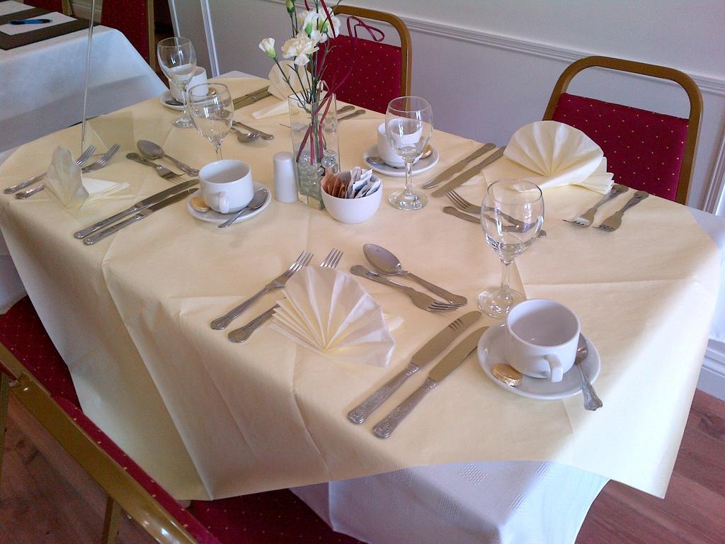 Bed and Breakfast Emlyn Arms Llanarthney Esterno foto