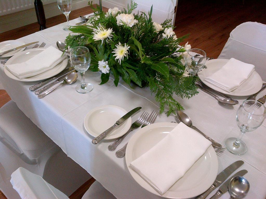 Bed and Breakfast Emlyn Arms Llanarthney Esterno foto