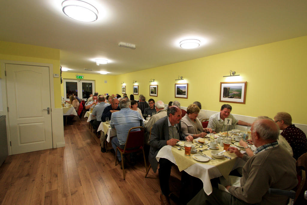 Bed and Breakfast Emlyn Arms Llanarthney Esterno foto