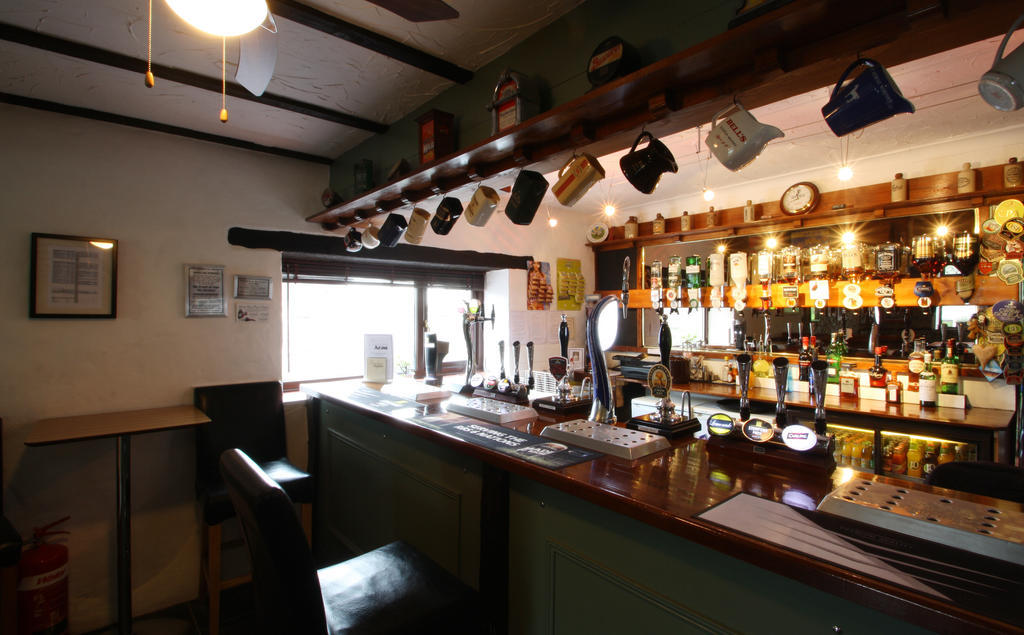 Bed and Breakfast Emlyn Arms Llanarthney Esterno foto